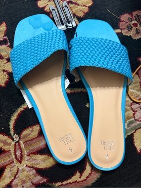 Time and Tru Bright Turquoise Woven Slide Sandals